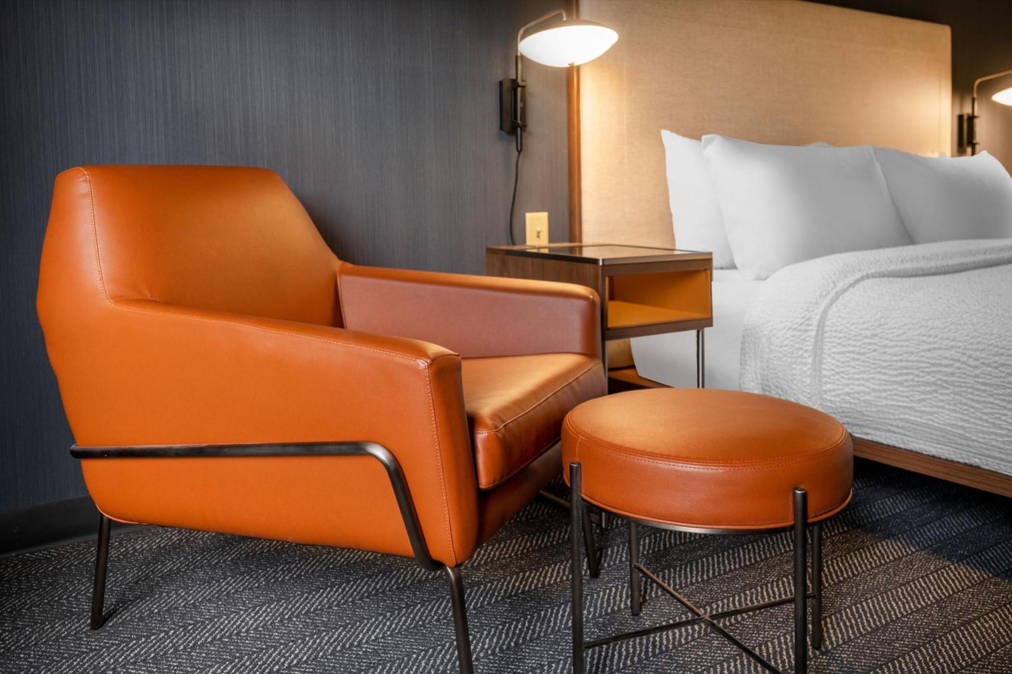 Отель Courtyard Columbus Airport Экстерьер фото
