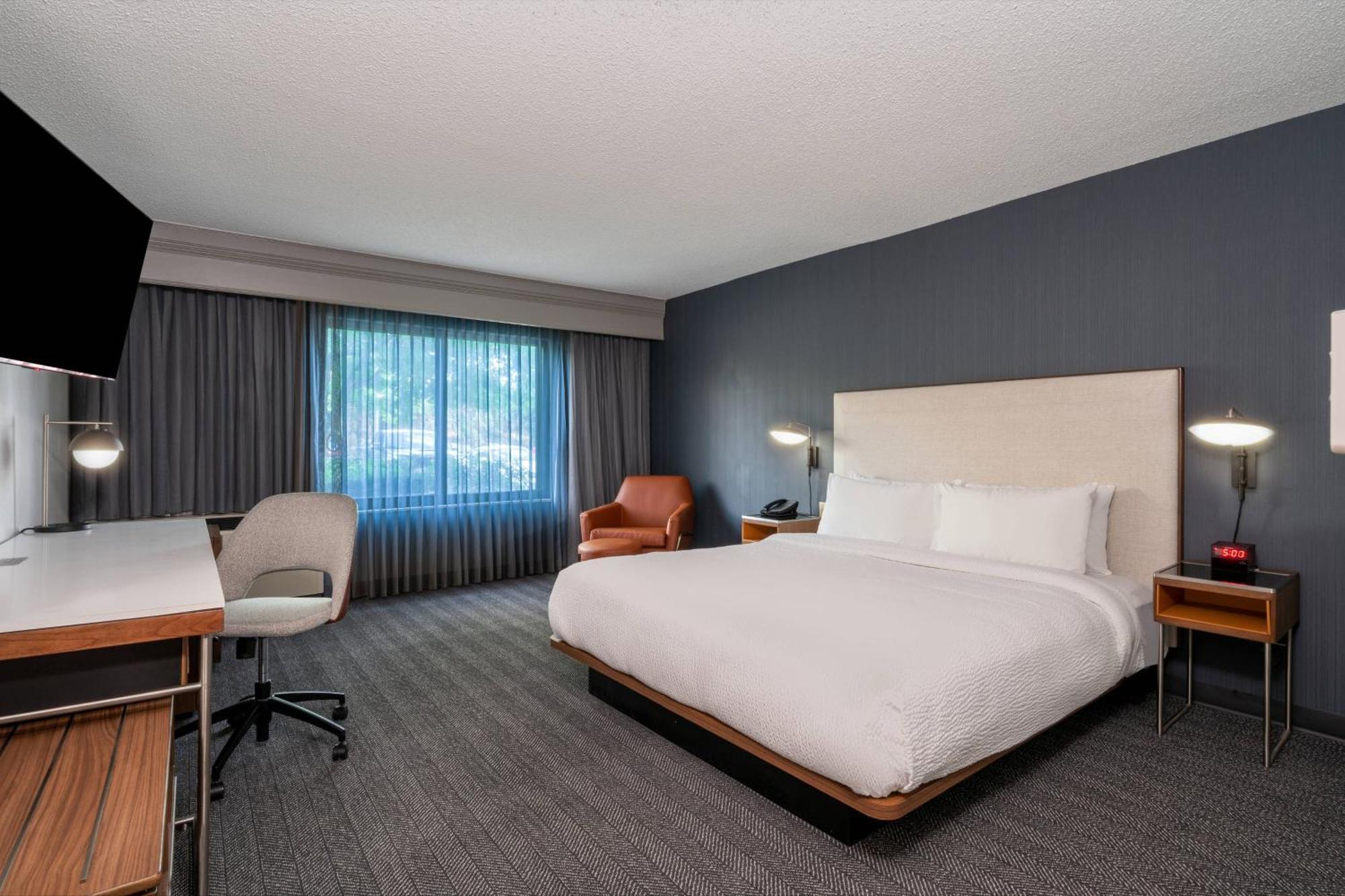 Отель Courtyard Columbus Airport Экстерьер фото