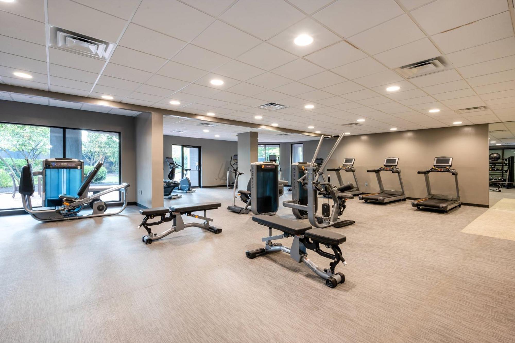 Отель Courtyard Columbus Airport Экстерьер фото